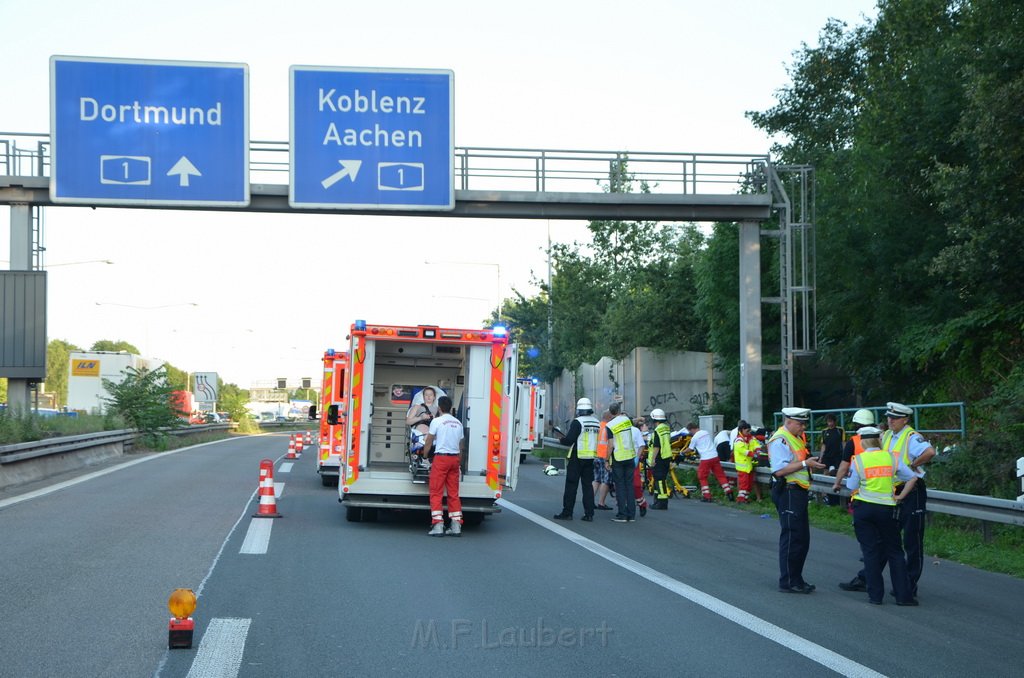 Einsatz BF Koeln Klimaanlage Reisebus defekt A 3 Rich Koeln hoehe Leverkusen P091.JPG